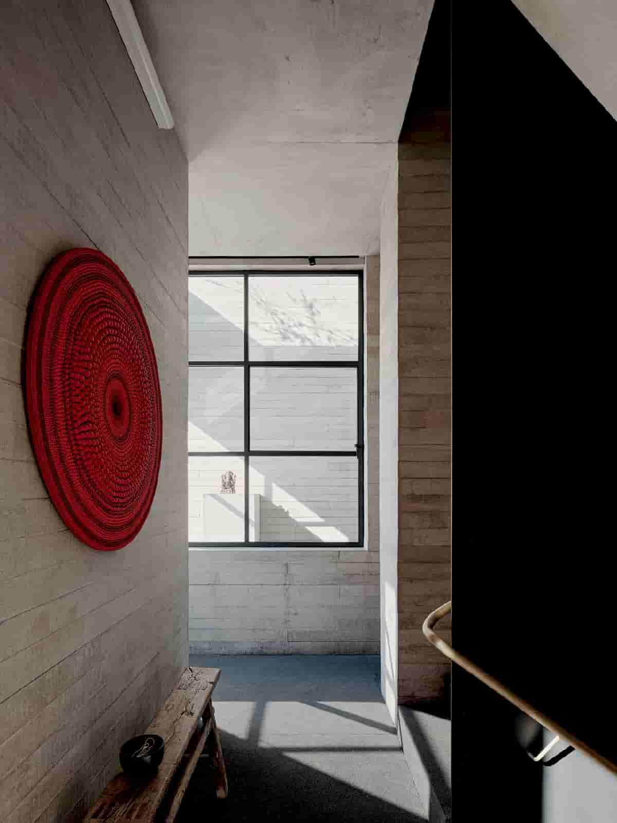 combines brutalist rigour with sculptural finesse in an apartment building in Mexico city