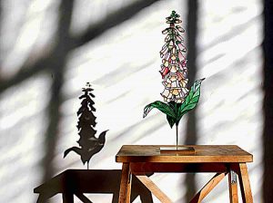 Three-Dimensional Botanics and Insects Are Sculpted in Elegant Stained Glass 
