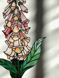 Three-Dimensional Botanics and Insects Are Sculpted in Elegant Stained Glass 