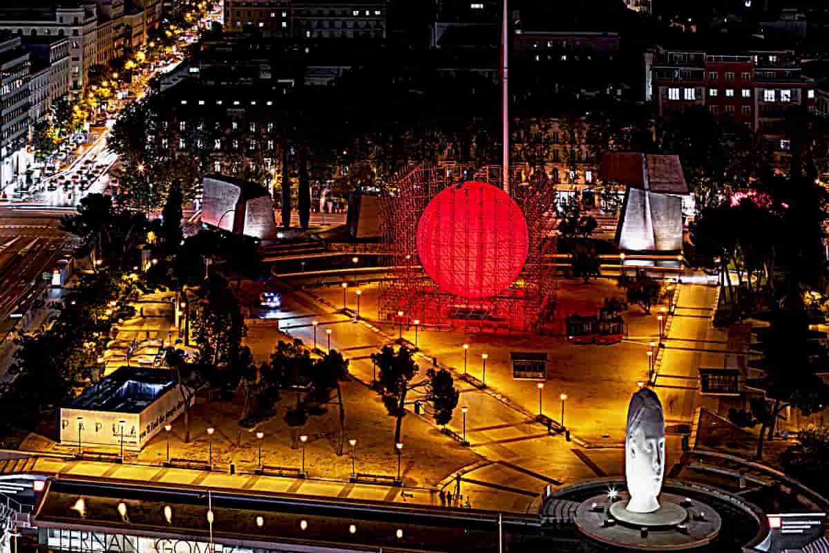 02-An a Glowing Red Sphere
