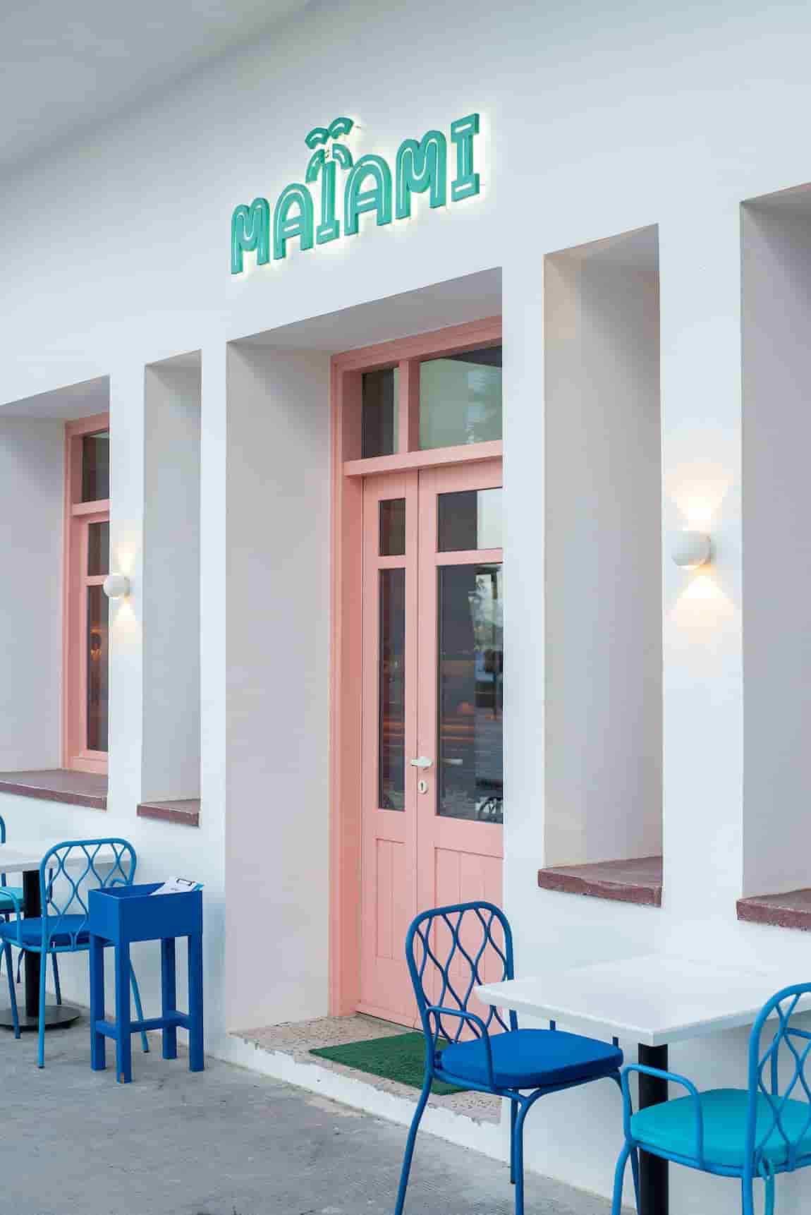Maiami：A Brasserie/Artist's Studio in Crete Celebrates Art, Food, Wine and Good Company