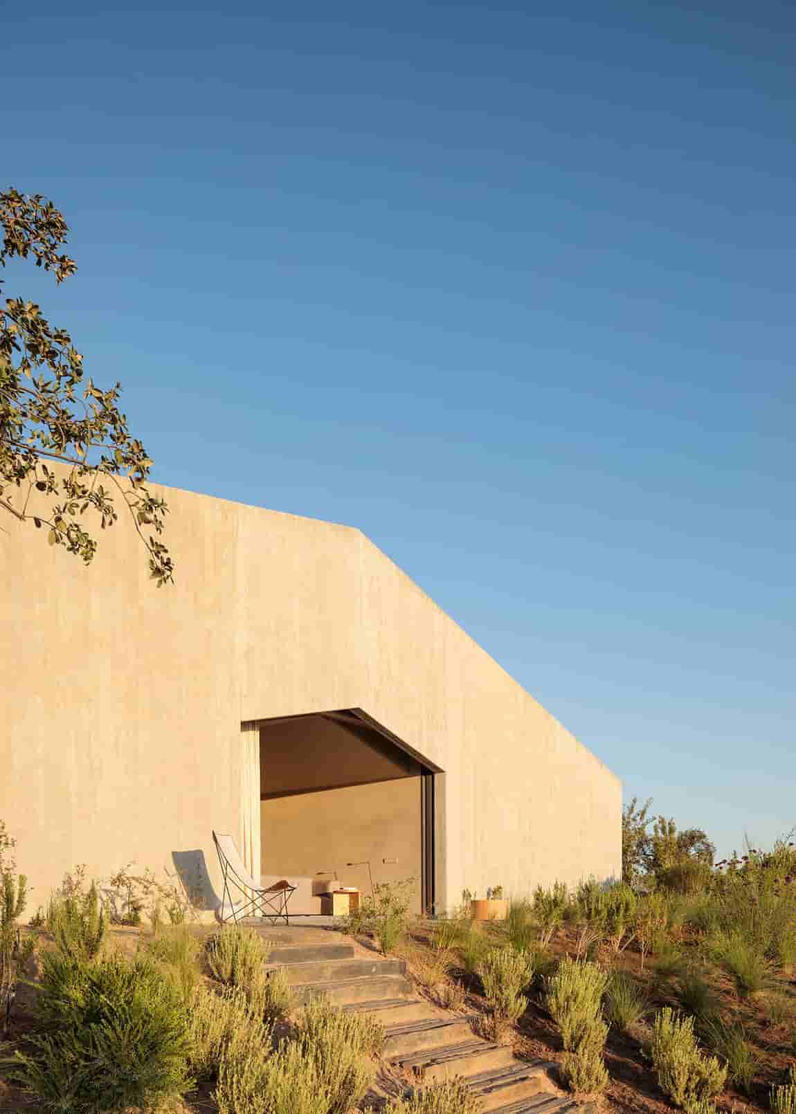 Pa.te.os: Four Starkly Minimal Holiday Houses in Portugal Celebrate