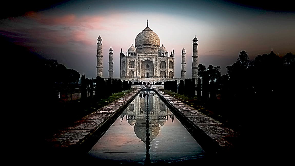The World’s Most Absolutely Amazing And Beautiful Architecture—Taj Mahal in New Delhi, India.