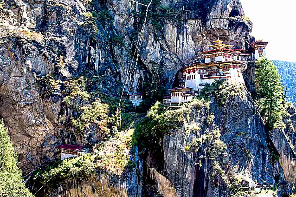 The World’s Most Absolutely Amazing And Beautiful Architecture—The stunning Tiger’s Nest Monastery in Bhutan.