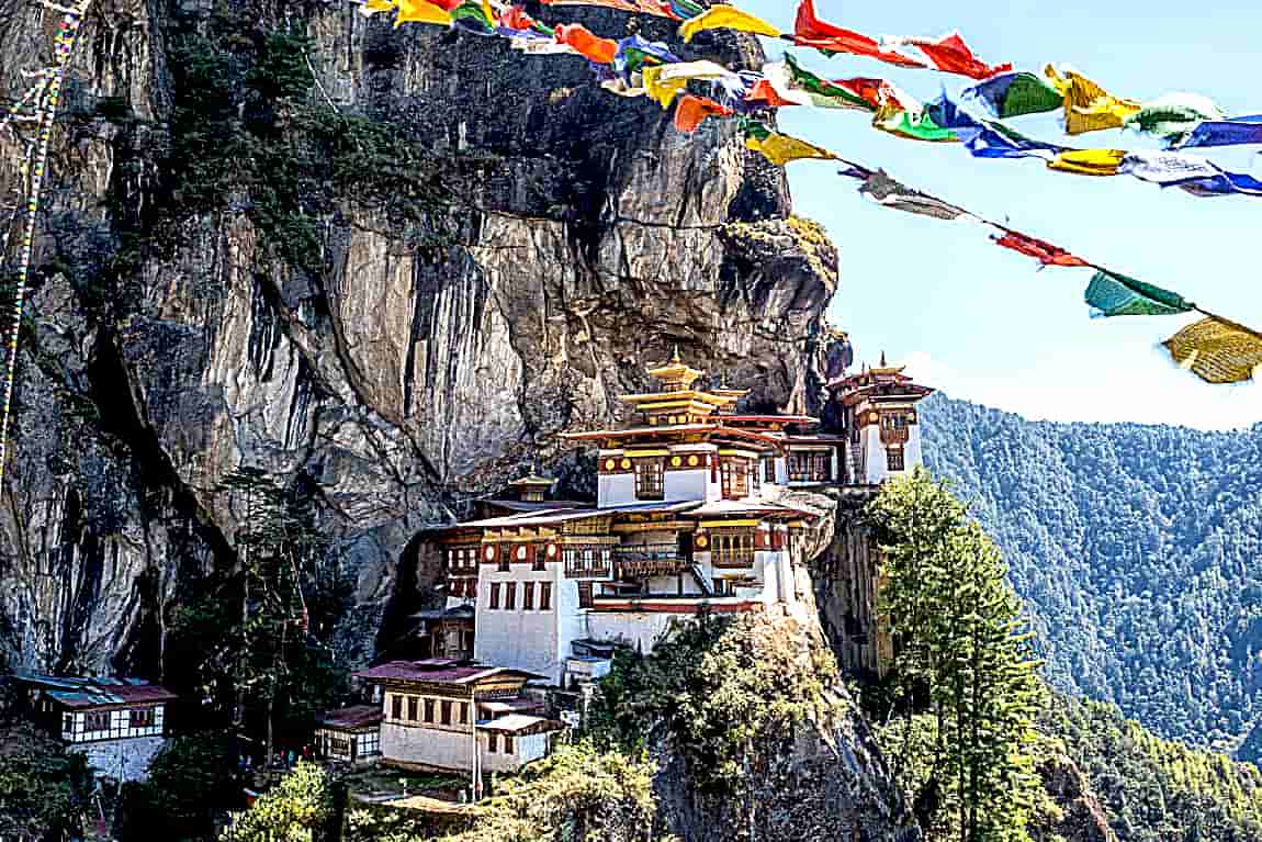 The World’s Most Absolutely Amazing And Beautiful Architecture—The stunning Tiger’s Nest Monastery in Bhutan.