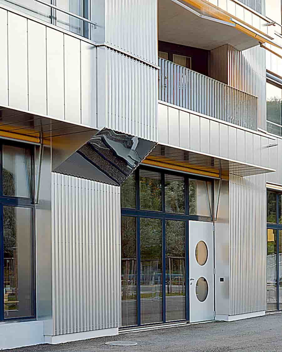 The core torque rotates from the inside out like a turbine-type building—The Residential Building Turbinenhaus 