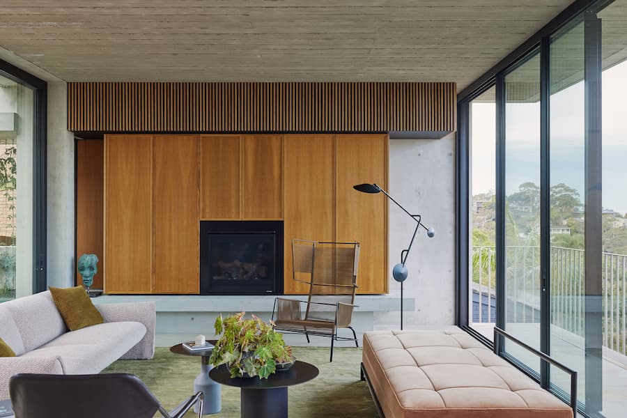 Castlecrag Courtyard: The house provides both a sense of protection and an immersive connection with the natural setting a harmonious blend of architecture and nature 