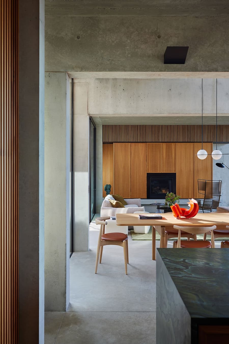 Castlecrag Courtyard: The house provides both a sense of protection and an immersive connection with the natural setting a harmonious blend of architecture and nature 