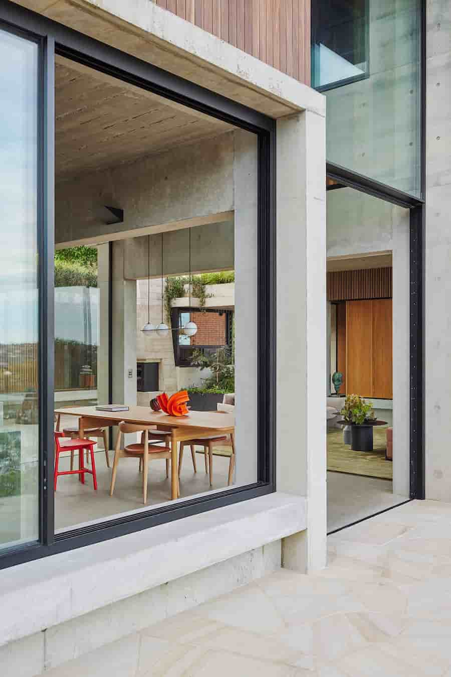 Castlecrag Courtyard: The house provides both a sense of protection and an immersive connection with the natural setting a harmonious blend of architecture and nature 