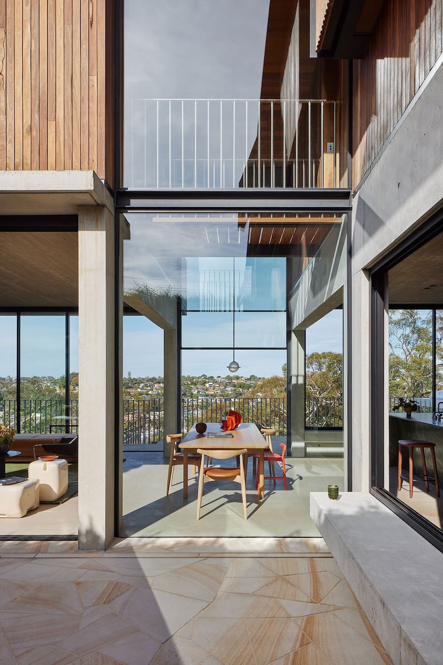 Castlecrag Courtyard: The house provides both a sense of protection and an immersive connection with the natural setting a harmonious blend of architecture and nature 