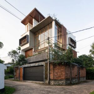 By Positioning Spaces Urban Oasis House