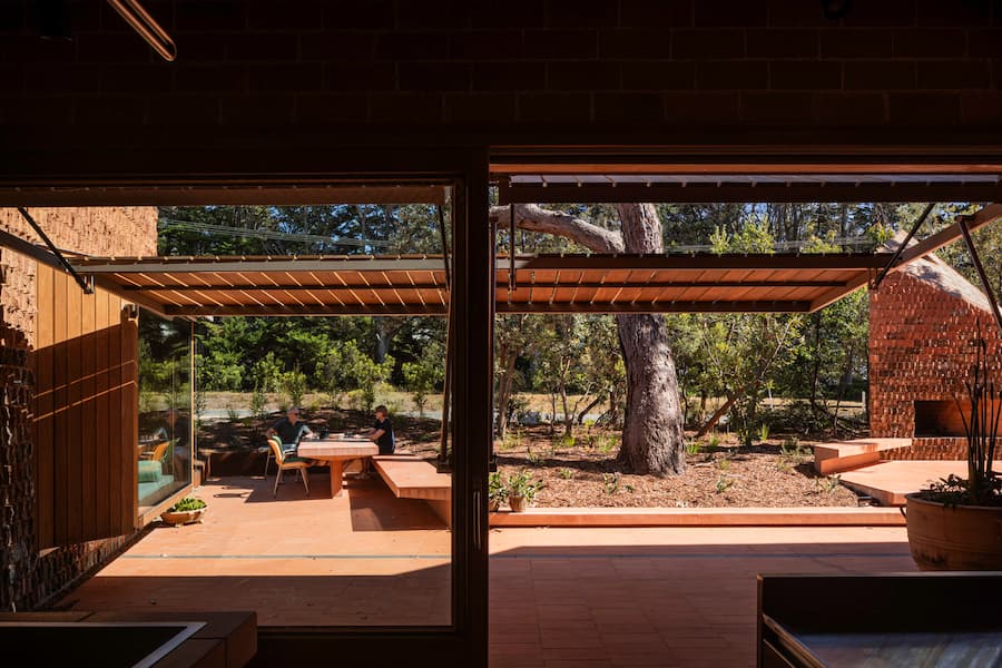 Burnt Earth Beach House Replaces a Dilapidated Beach Shack