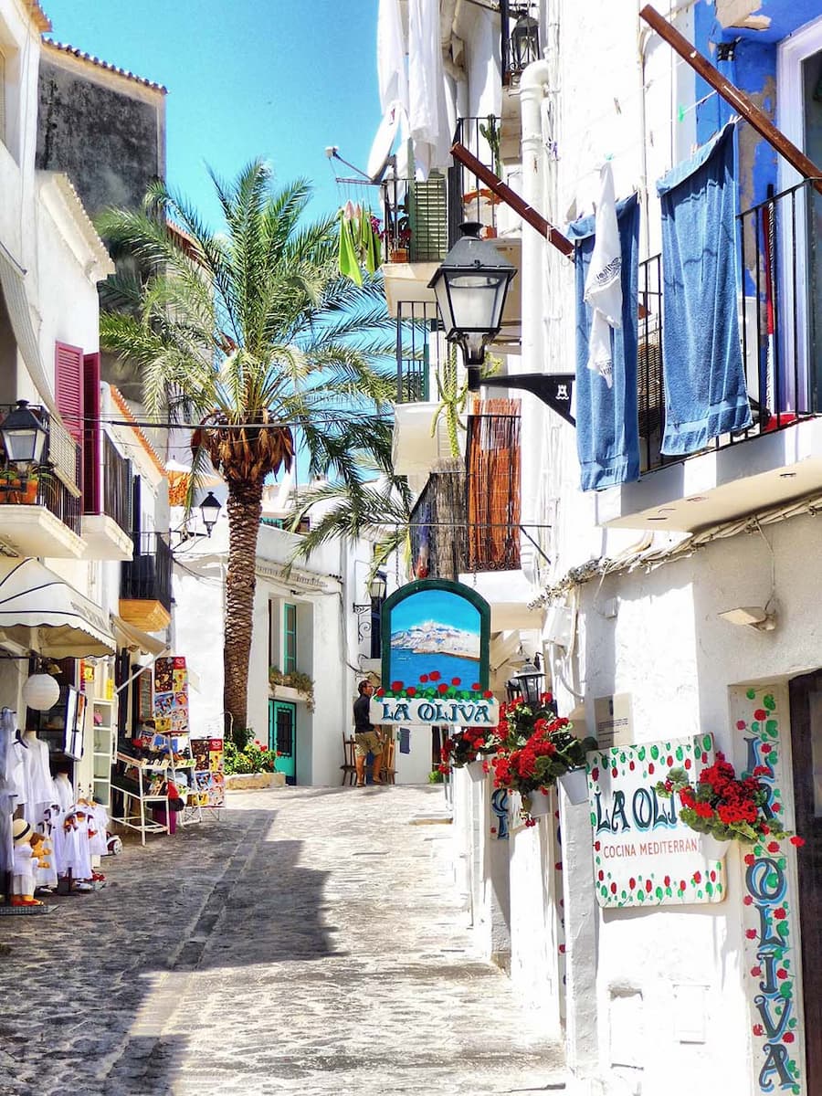 5 Stunning Places to Visit in Ibiza