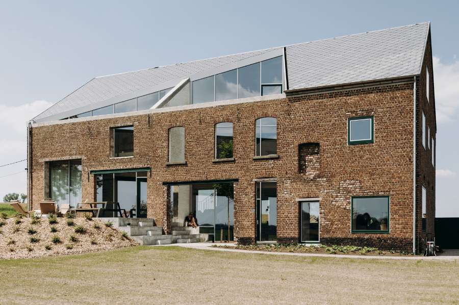 The Lyco House Design Stands Out Through a Particular Architectural Intervention