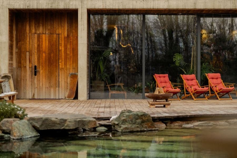 Woloshyn Bathhouse: A Moldovan Sanctuary Where Nature and Design Entwine