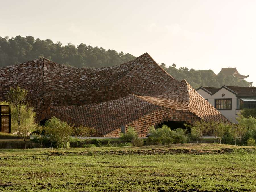 Kengo Kuma Marries Artisanal Craftsmanship with Cutting-Edge Technology in Yixing’s UCCA Clay Museum
