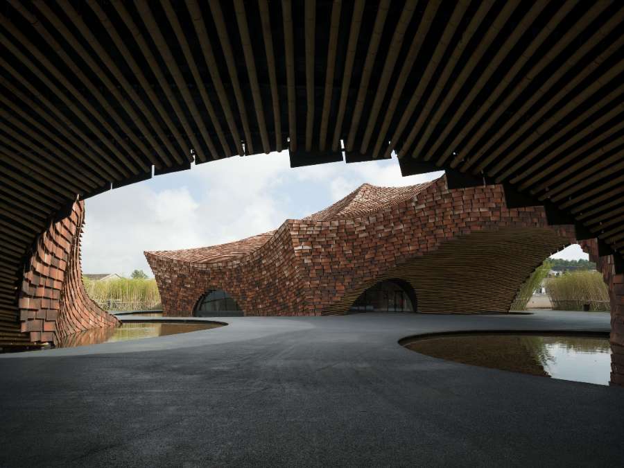 Kengo Kuma Marries Artisanal Craftsmanship with Cutting-Edge Technology in Yixing’s UCCA Clay Museum