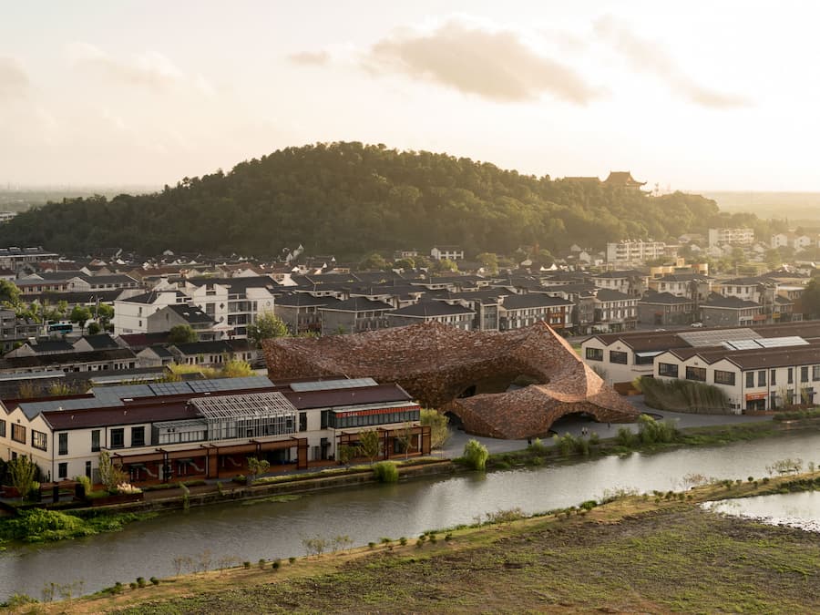 Kengo Kuma Marries Artisanal Craftsmanship with Cutting-Edge Technology in Yixing’s UCCA Clay Museum