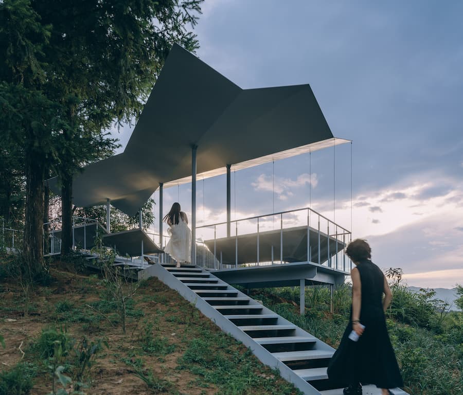 Half-Mountain Cloud Station—"Two-Mountain Architectural Art Program" 