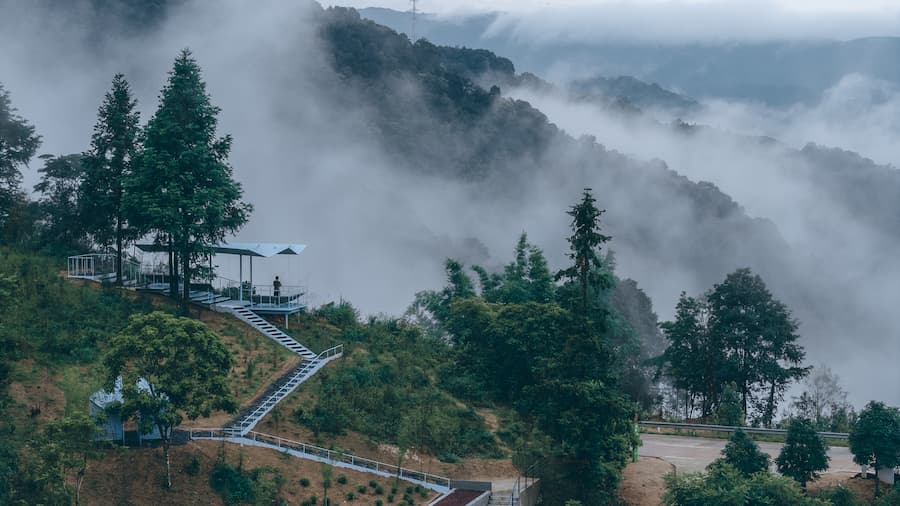 Half-Mountain Cloud Station—"Two-Mountain Architectural Art Program" 