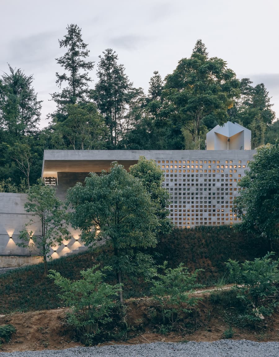 Half-Mountain Cloud Station—"Two-Mountain Architectural Art Program" 