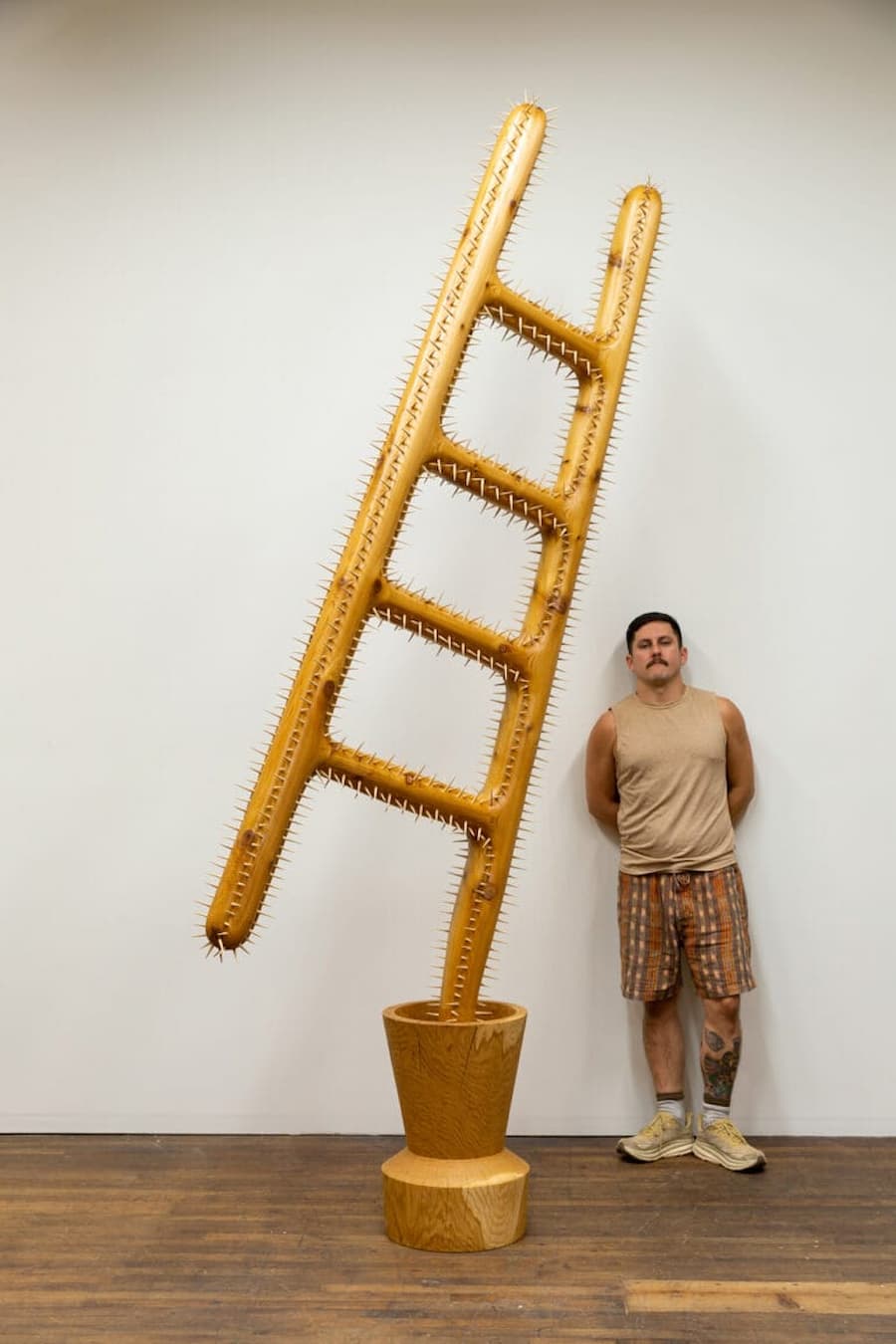 Raul De Lara 的奇思妙想木雕作品打破了界限