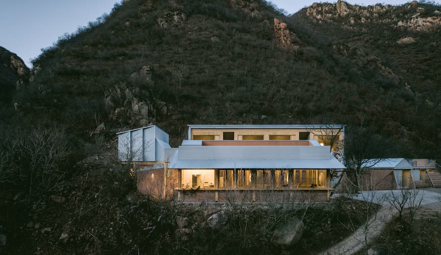 西水峪在半山腰鑿出一塊栗樹露台