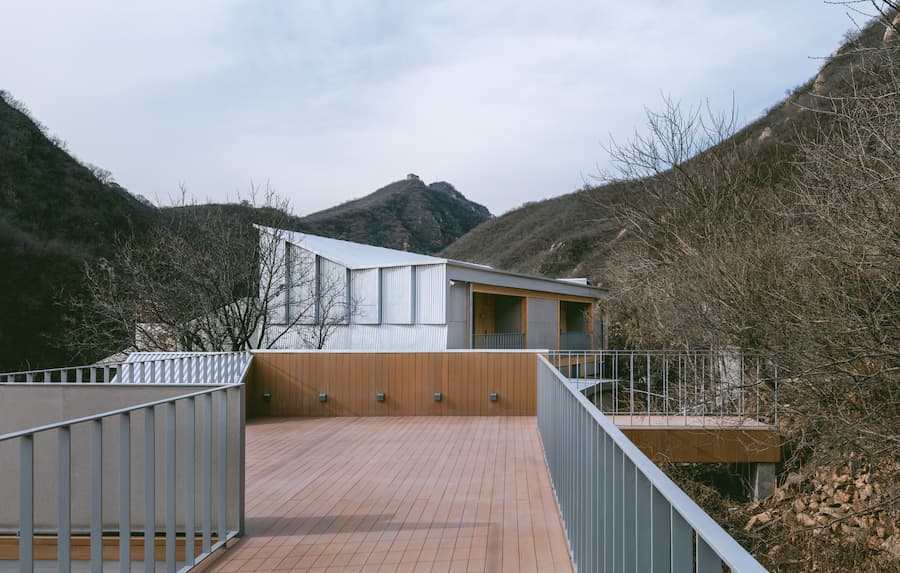 西水峪在半山腰鑿出一塊栗樹露台