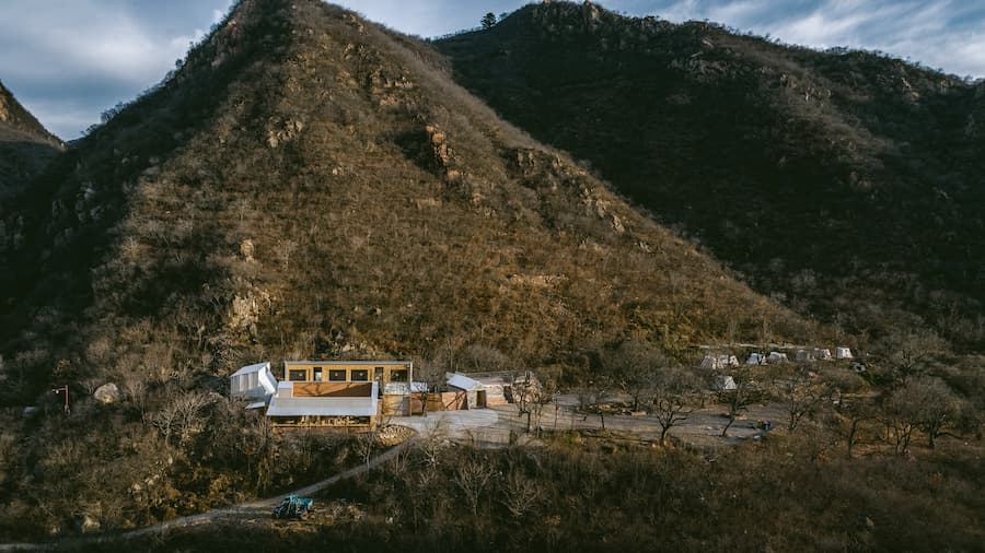 西水峪在半山腰鑿出一塊栗樹露台