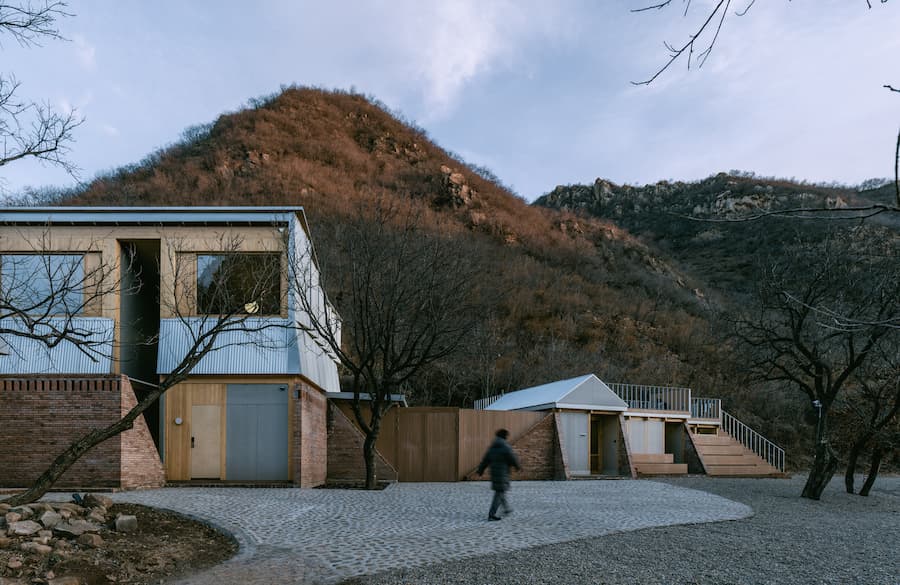 西水峪在半山腰鑿出一塊栗樹露台
