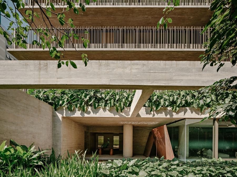 Ibaté Residential Tower in São Paulo Combines Monumentality and Privacy 
