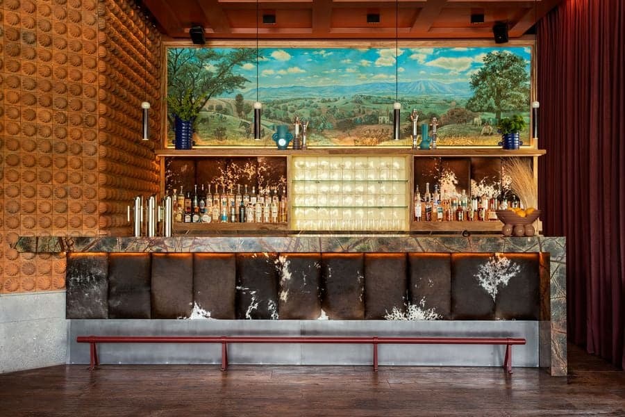 BEKEB手搖雞尾酒吧位於墨西哥 San Miguel de Allende，顛覆了傳統、巴洛克和當代設計風格