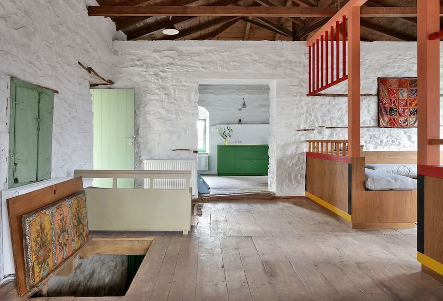 Point Supreme 翻新Peloponnese半島的一座石屋，打造現代家庭生活