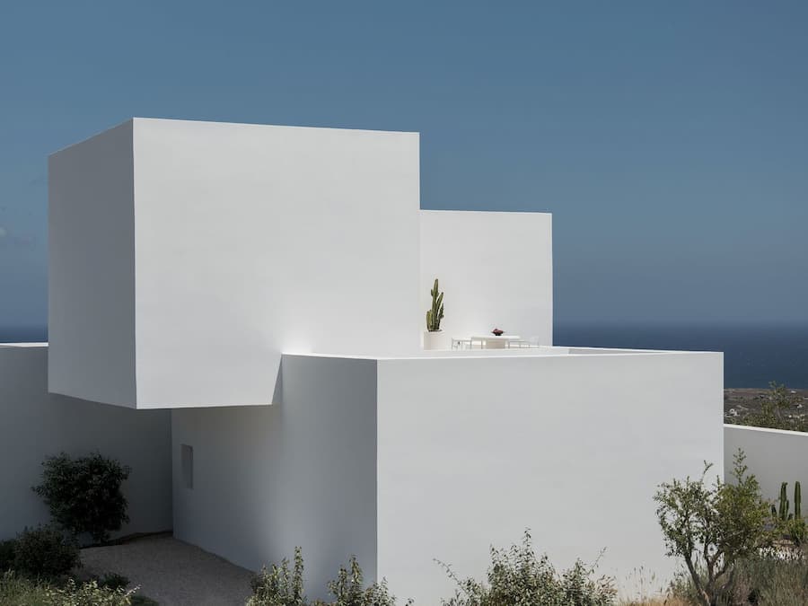 Kapsimalis 建築事務所在Santorini島的住宅中重新詮釋了Cycladic Vernacular群島的鄉村風情