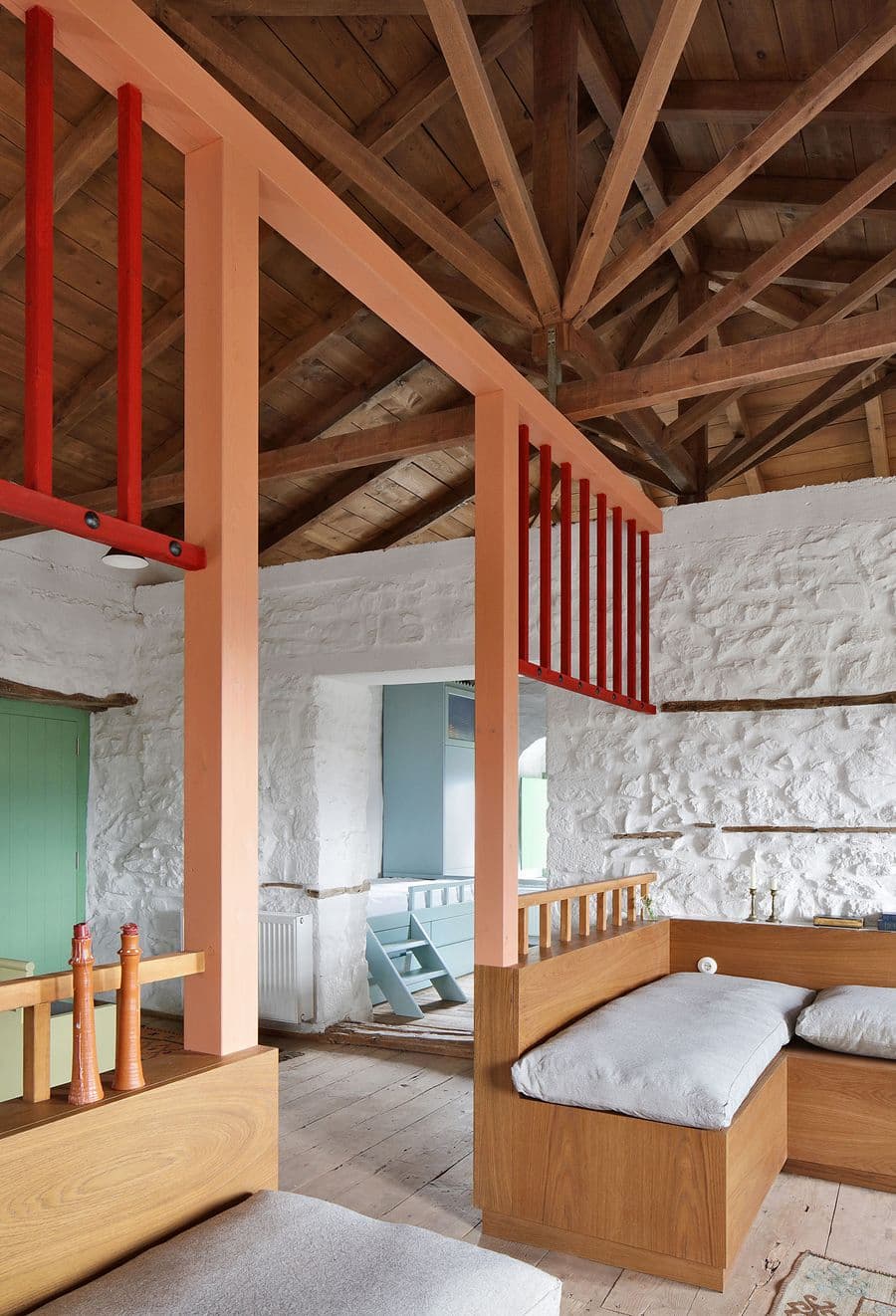 Point Supreme 翻新Peloponnese半島的一座石屋，打造現代家庭生活