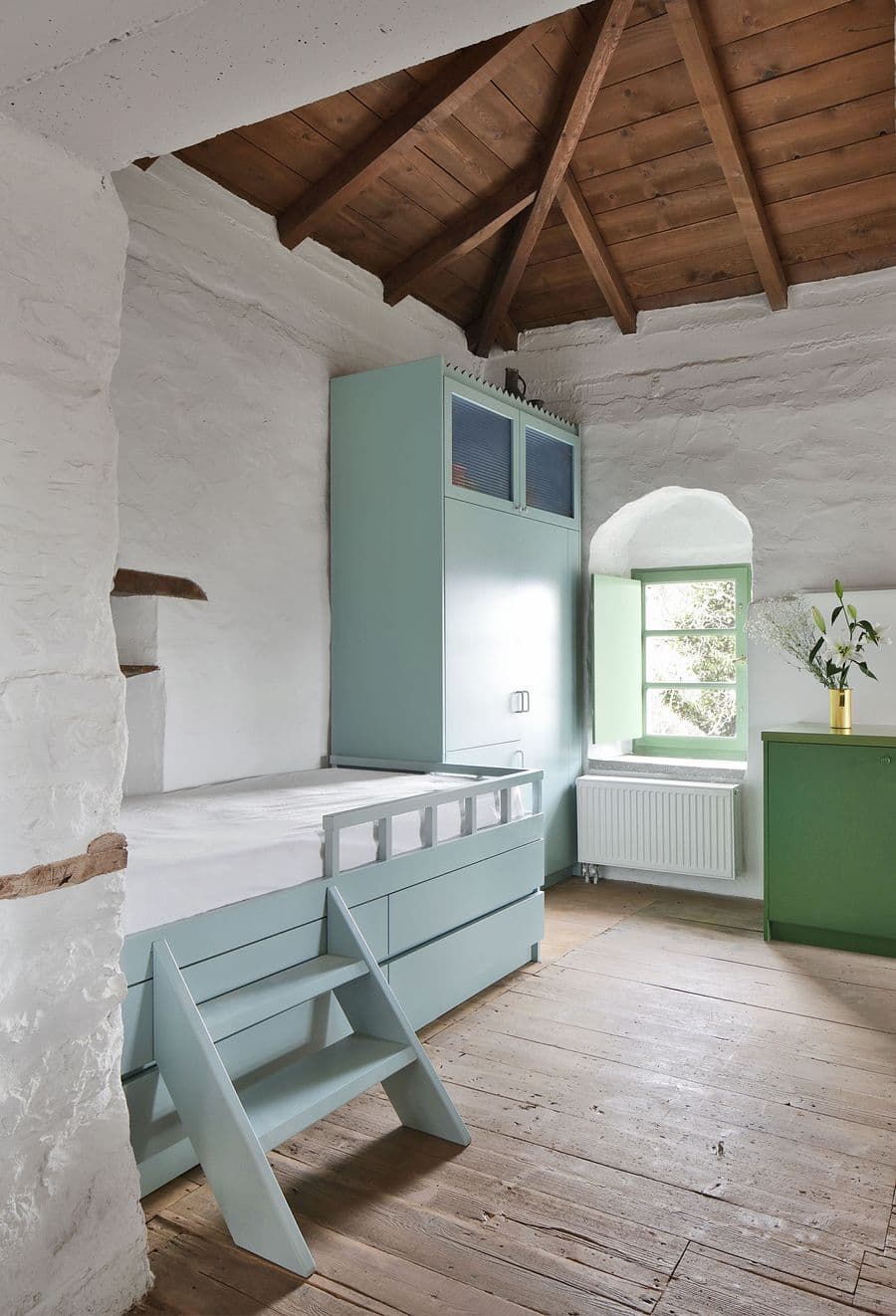 Point Supreme 翻新Peloponnese半島的一座石屋，打造現代家庭生活