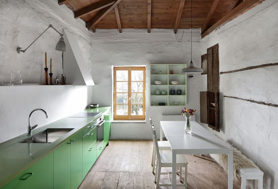 Point Supreme 翻新Peloponnese半島的一座石屋，打造現代家庭生活