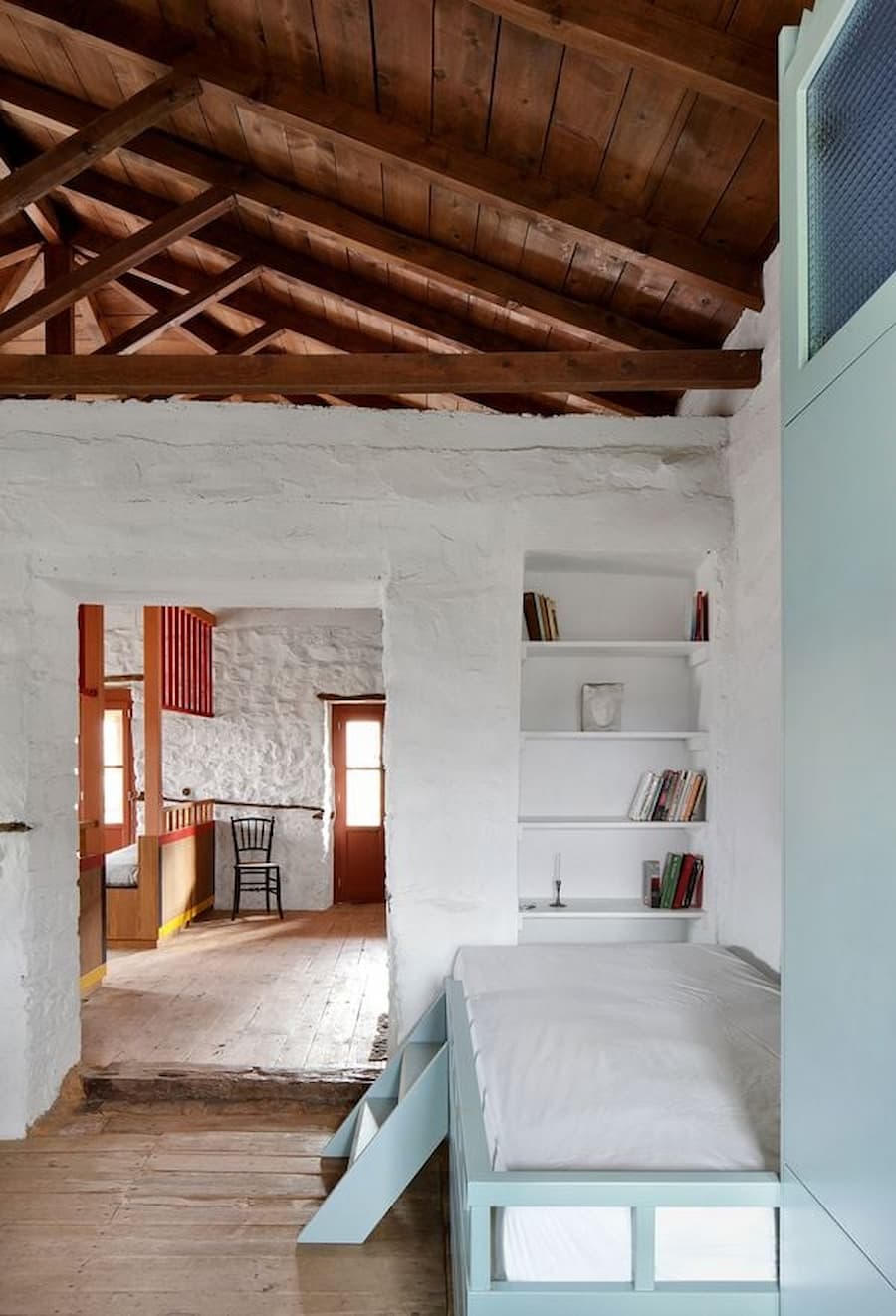 Point Supreme 翻新Peloponnese半島的一座石屋，打造現代家庭生活