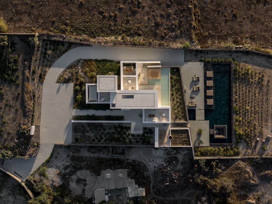 Kapsimalis 建築事務所在Santorini島的住宅中重新詮釋了Cycladic Vernacular群島的鄉村風情
