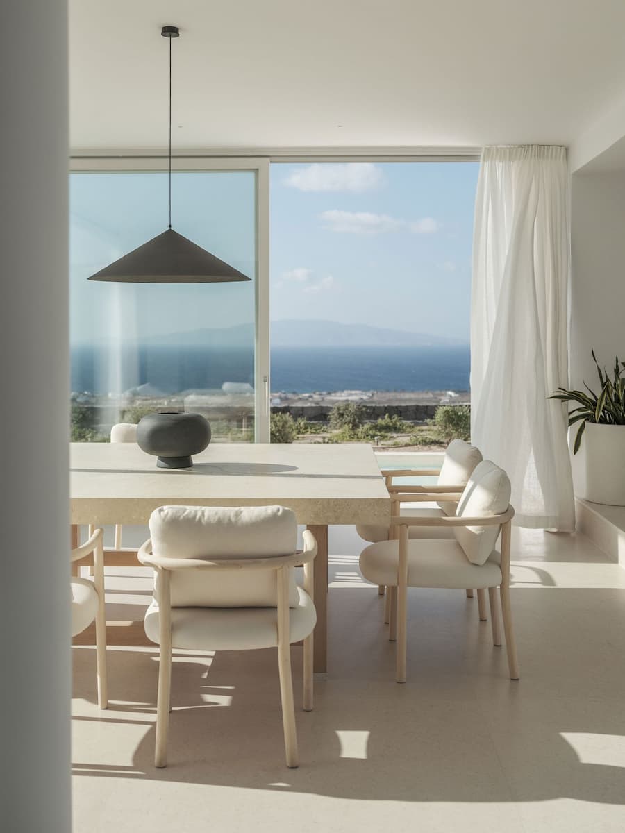 Kapsimalis 建築事務所在Santorini島的住宅中重新詮釋了Cycladic Vernacular群島的鄉村風情