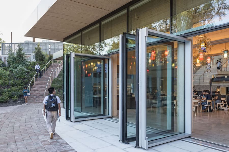 彭博學生中心專為學生生活而建的設施