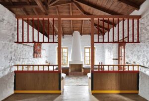 Point Supreme 翻新Peloponnese半島的一座石屋，打造現代家庭生活