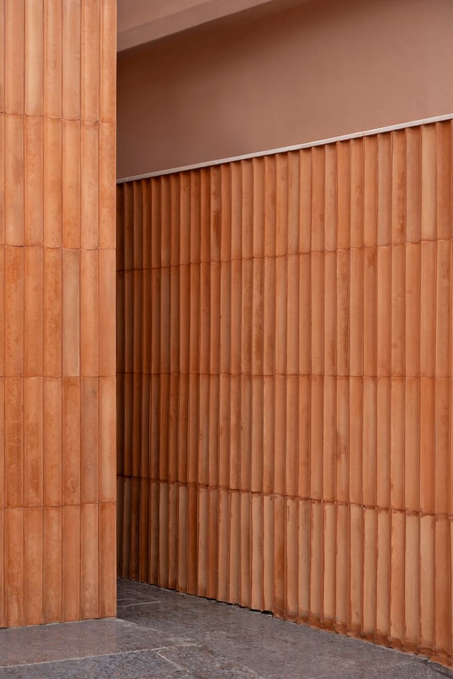 在城市帶凹槽的音量景觀