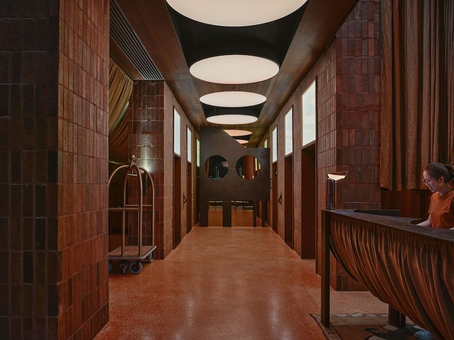 一家令人耳目一新、獨具特色的飯店，體現了墨爾本的文化活力