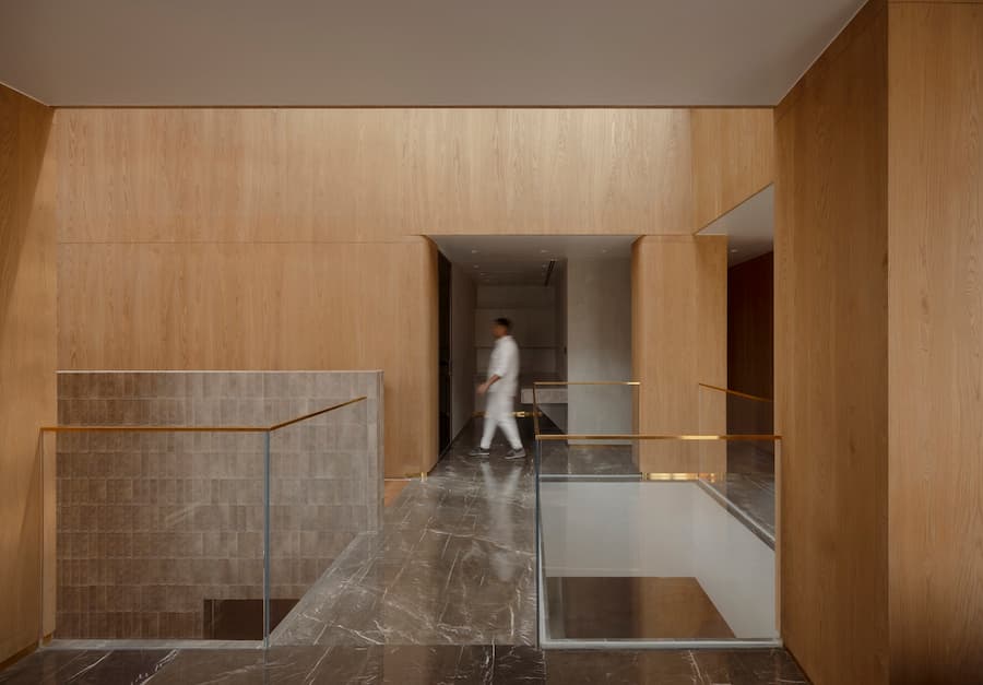 在城市帶凹槽的音量景觀