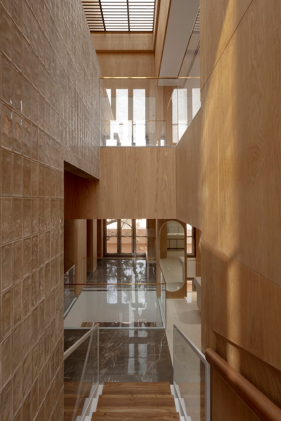 在城市帶凹槽的音量景觀