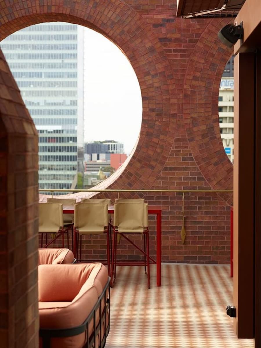 一家令人耳目一新、獨具特色的飯店，體現了墨爾本的文化活力