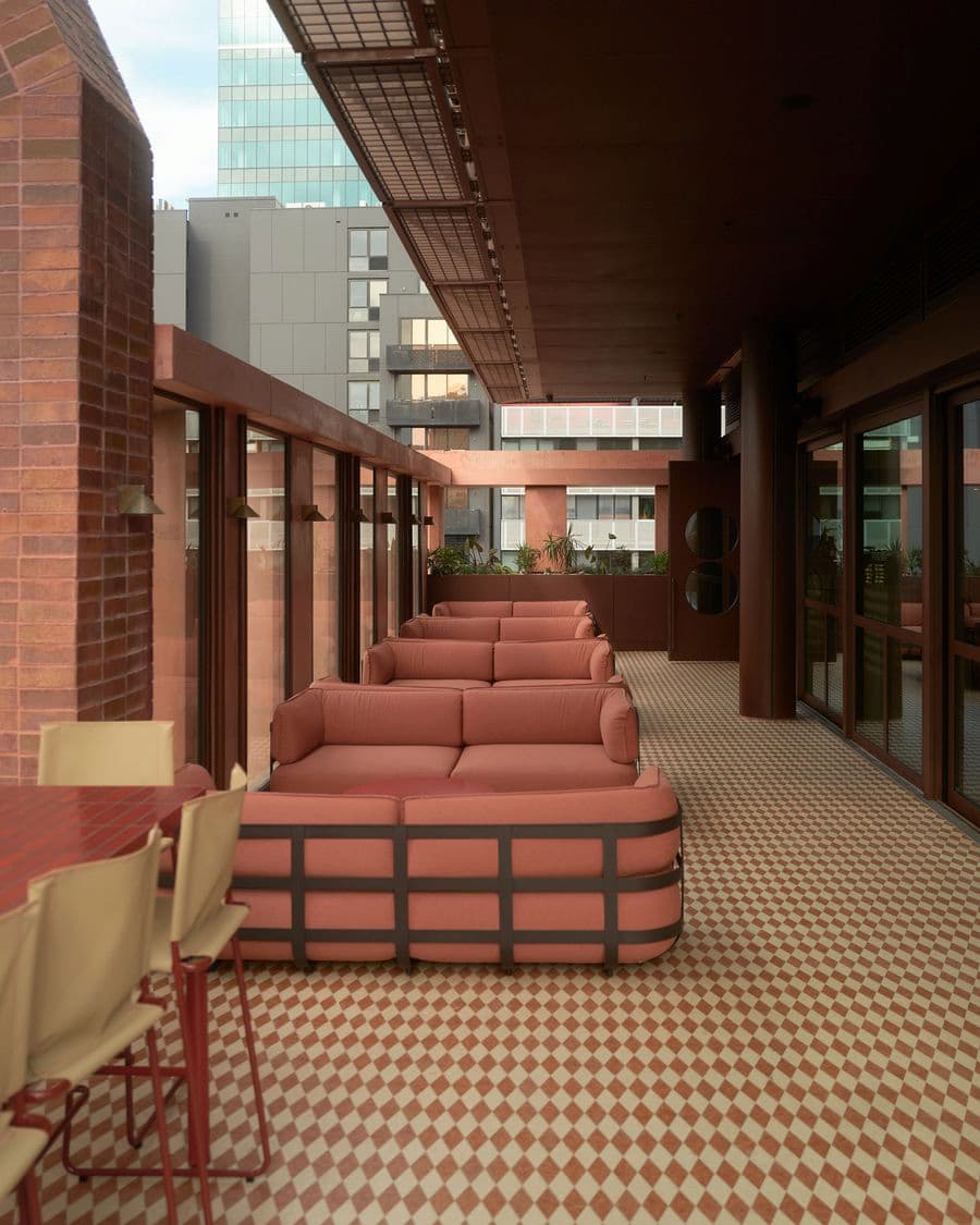 一家令人耳目一新、獨具特色的飯店，體現了墨爾本的文化活力