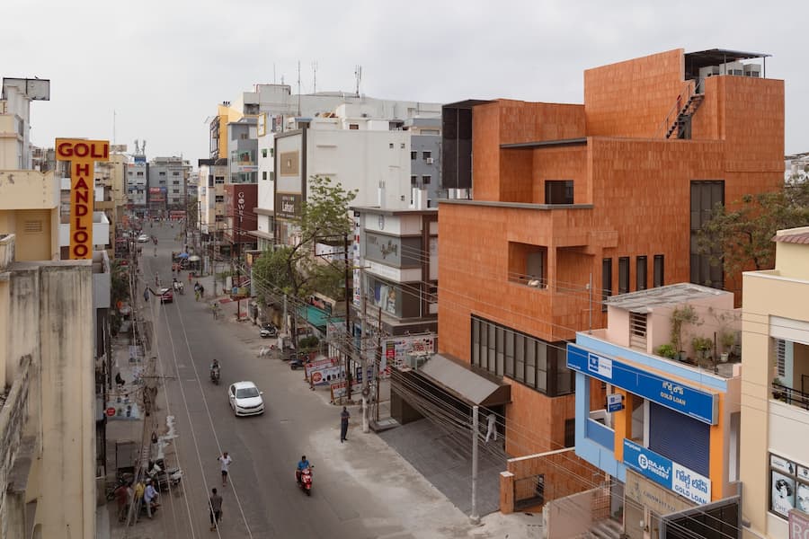 在城市帶凹槽的音量景觀