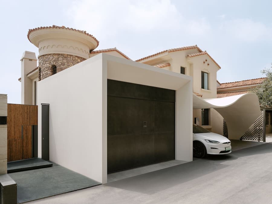 在天津，一個兼具雕塑般的克制美感與溫馨舒適的家